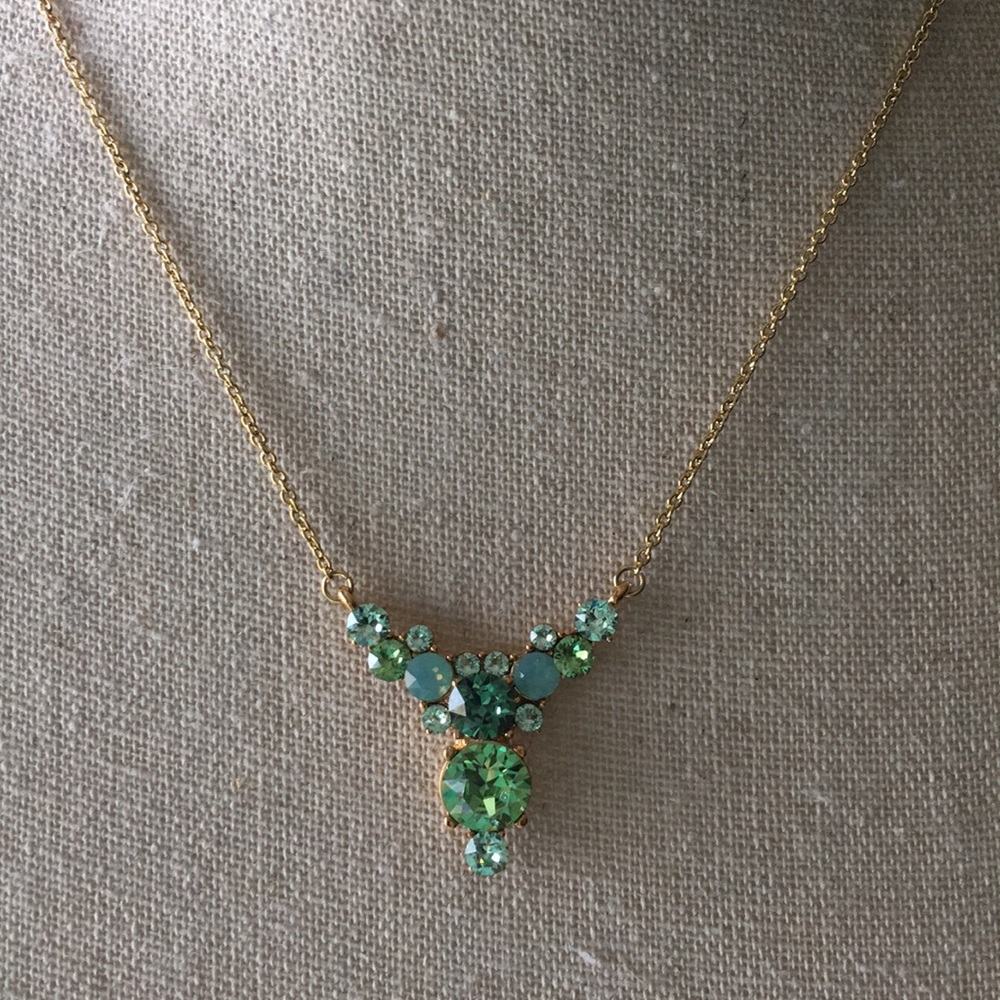 Necklace w/ green crystals